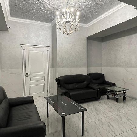Midcity Hostel Yerevan Bagian luar foto