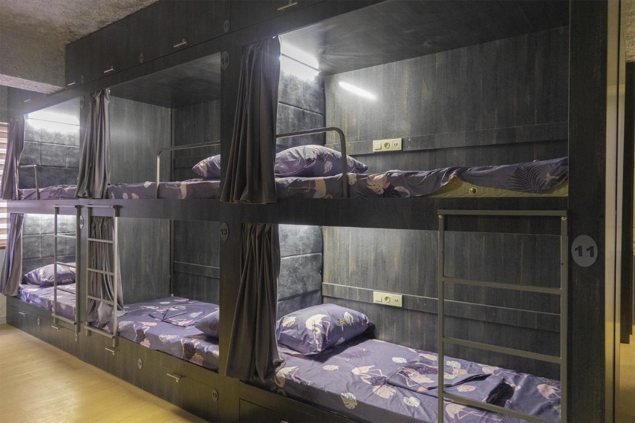 Midcity Hostel Yerevan Bagian luar foto