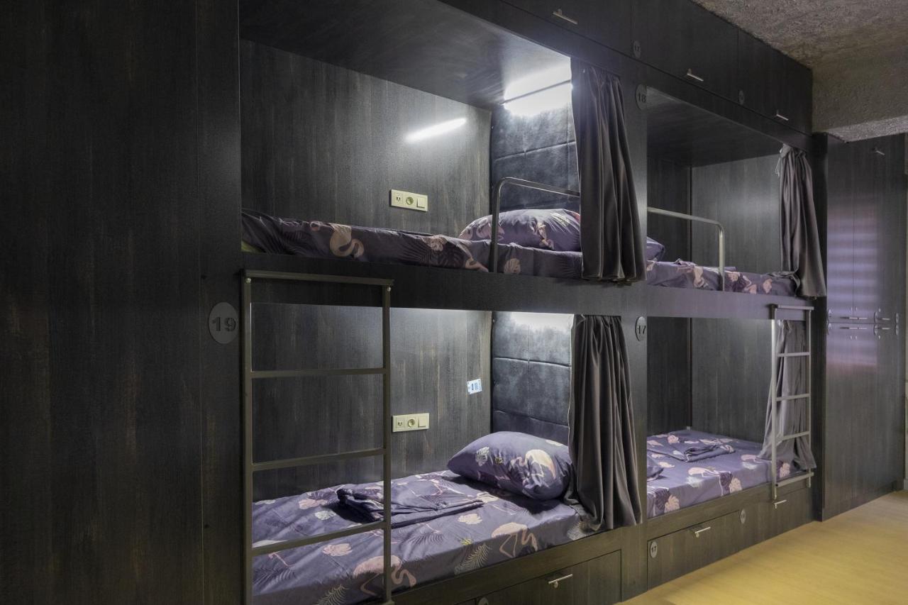 Midcity Hostel Yerevan Bagian luar foto