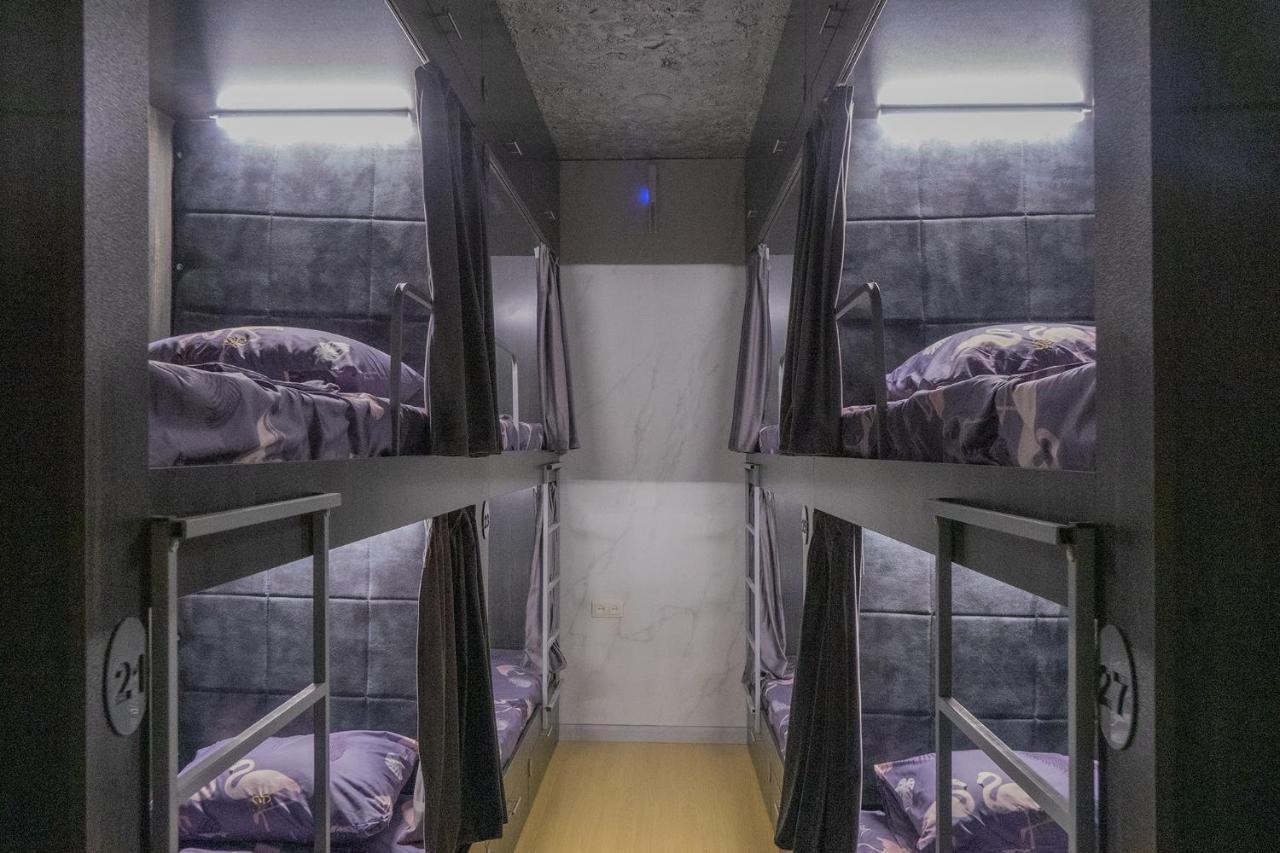 Midcity Hostel Yerevan Bagian luar foto