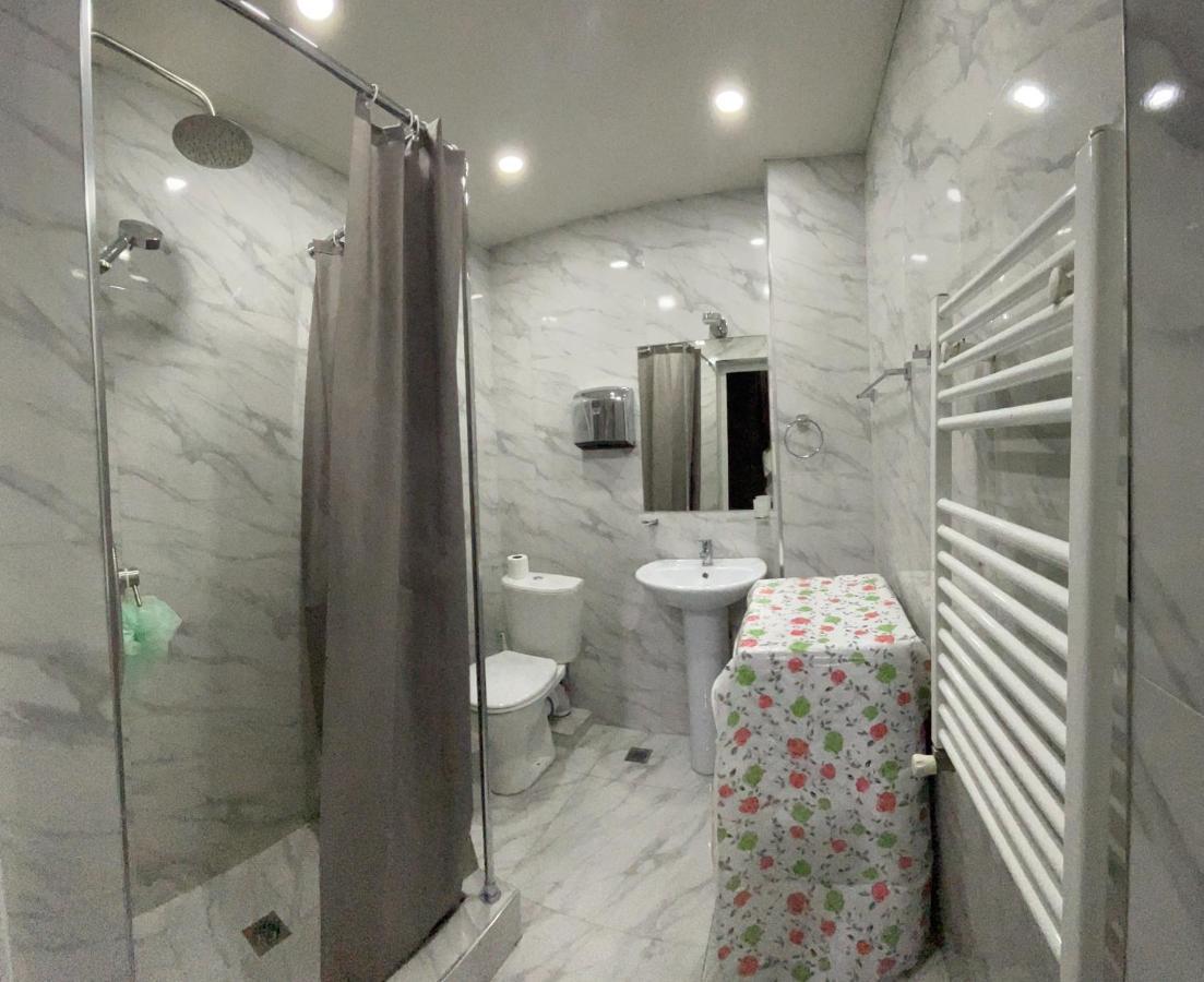 Midcity Hostel Yerevan Bagian luar foto